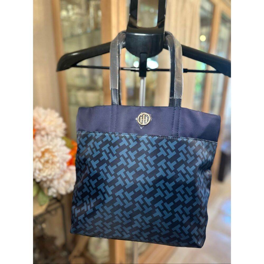 New Tommy Hilfiger shoulder bag